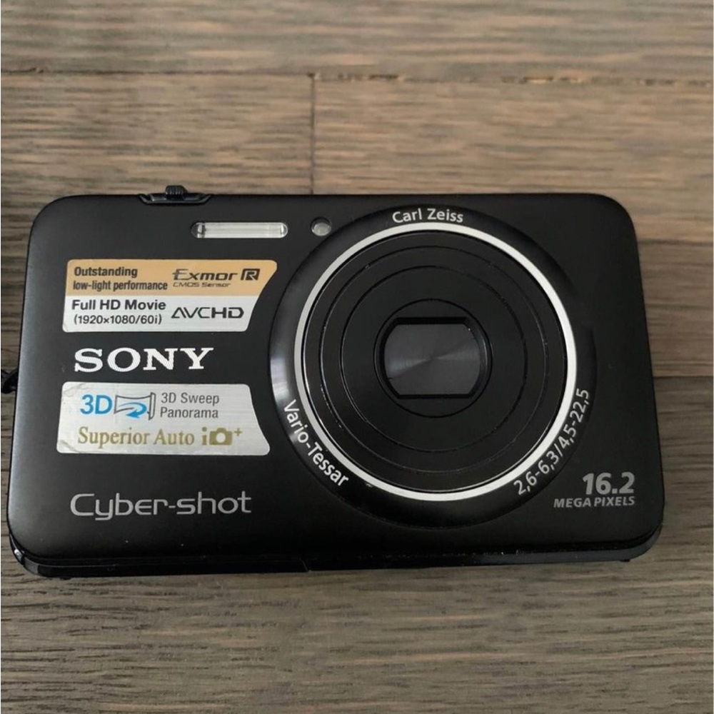 Sony Cyber-shot DSC-WX70 16.2 MP Digital Camera 5x Optical Zoom & 3.0” LCD, New!